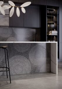 Infinity-Holos-Vik-Black-Installation