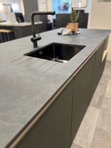 Lamar Pizzara Slate
