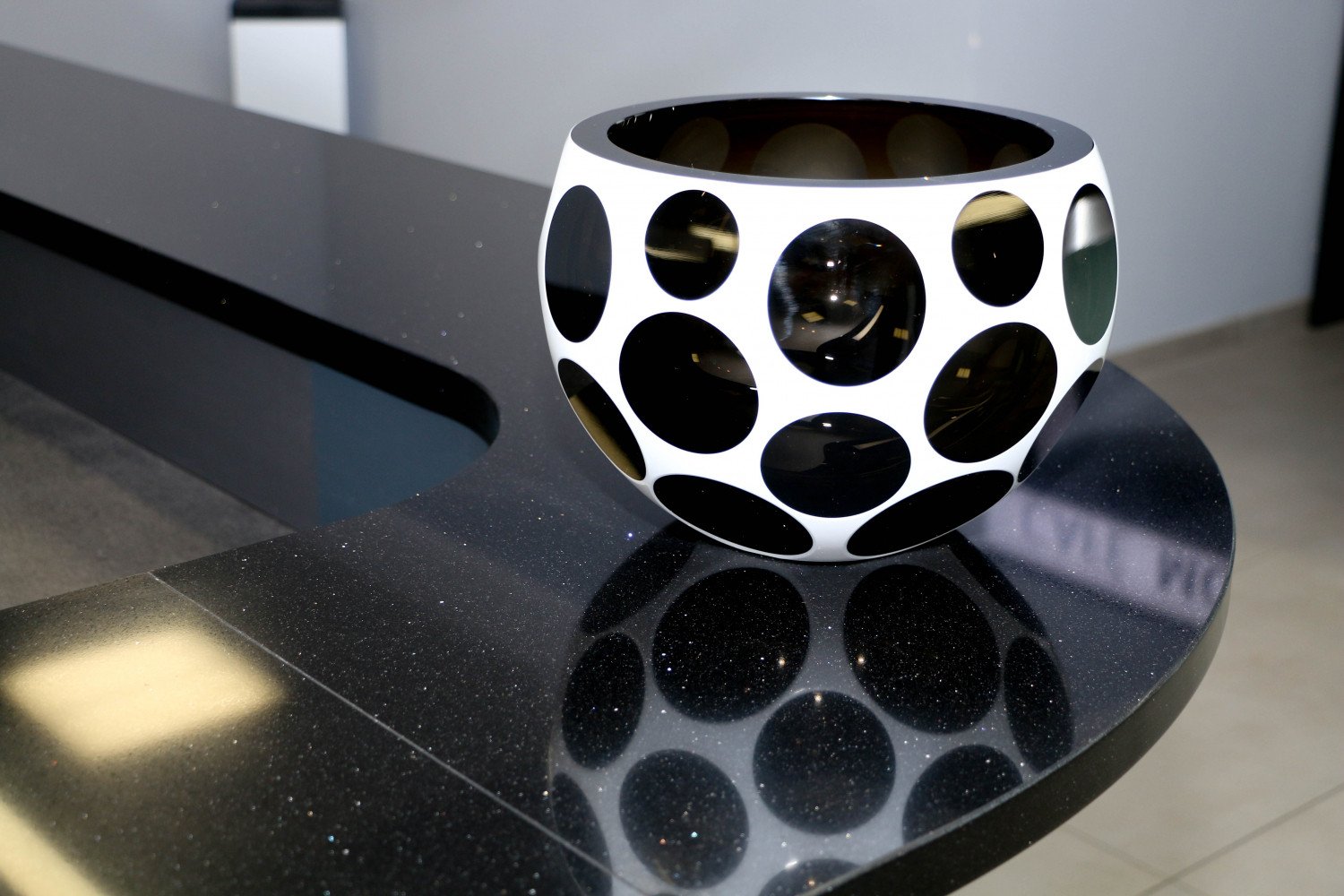 Technistone-Brilliant-Black-Installation