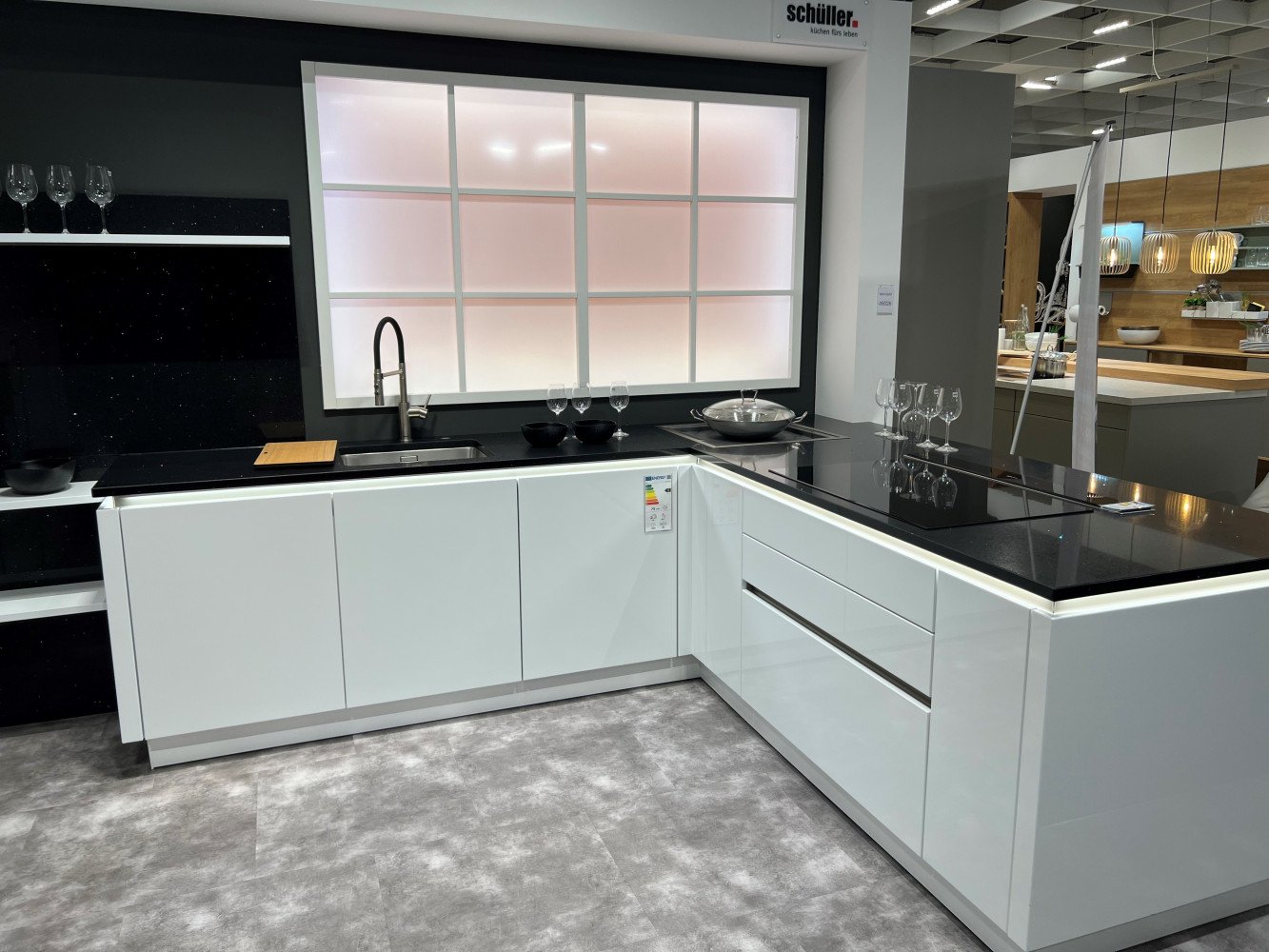 Technistone-Starlight-Black-Installation