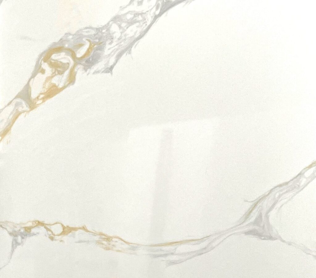 Worldwide-Close-Levante-Gold-1