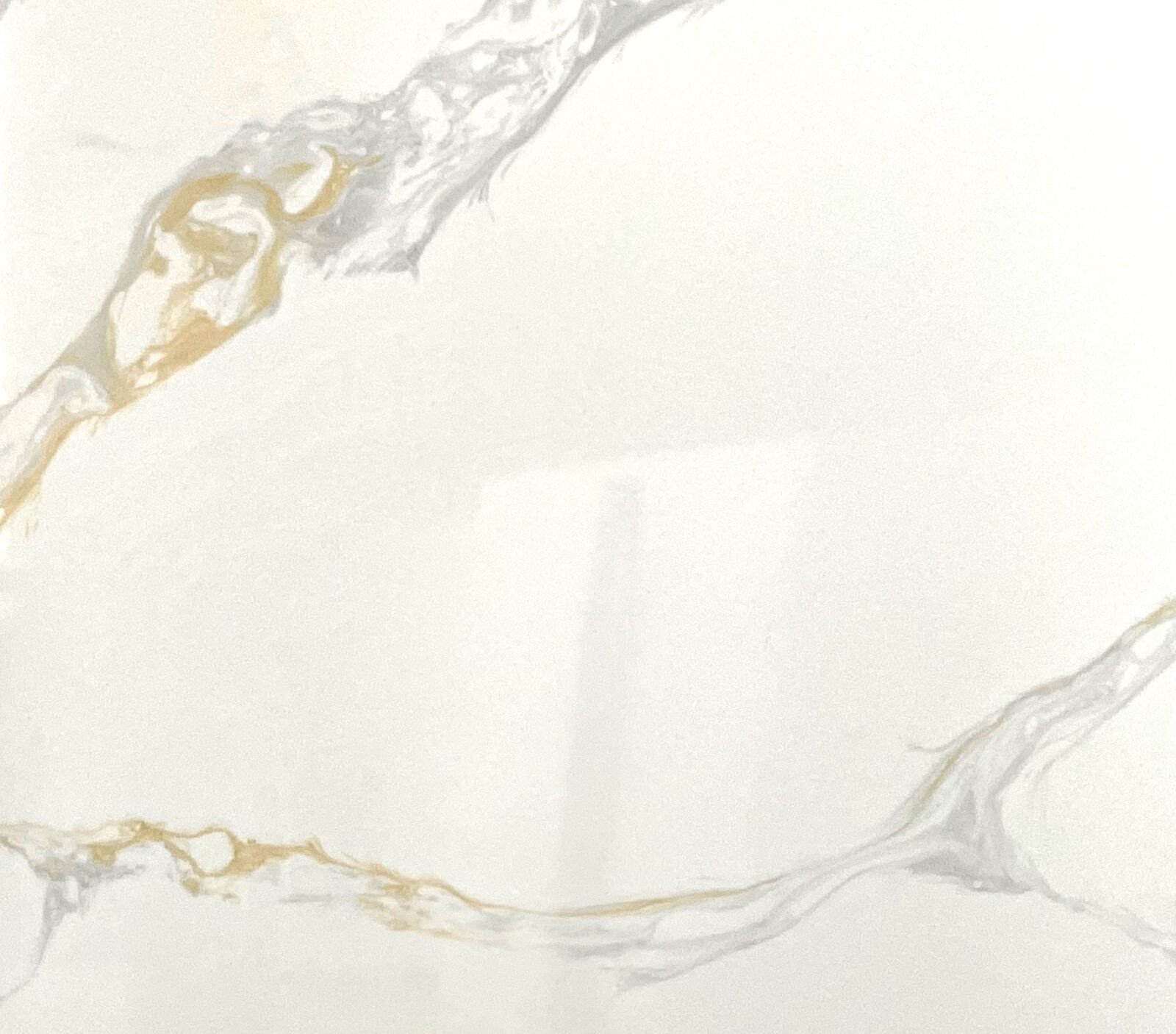 Worldwide-Close-Levante-Gold-1