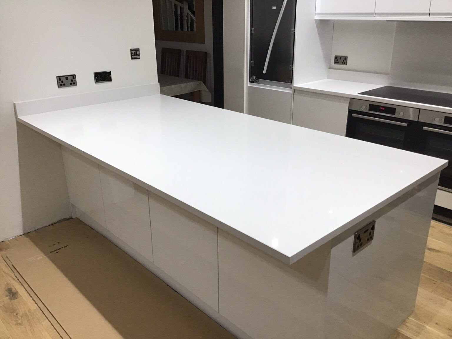 Worldwide-White-Shimmer-Installation